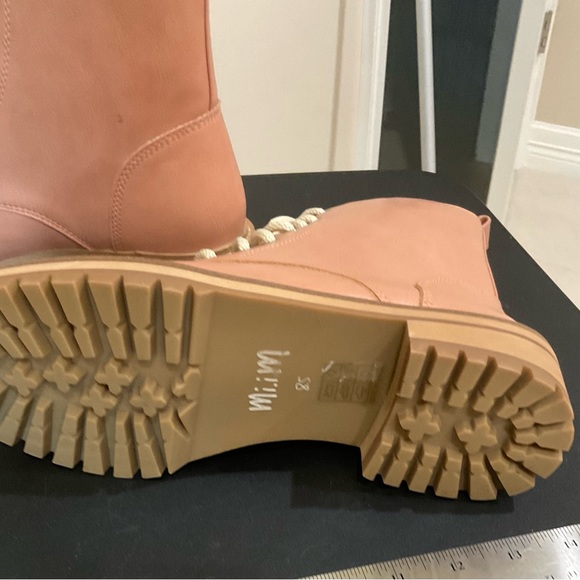 Boots - Picture 3 of 3